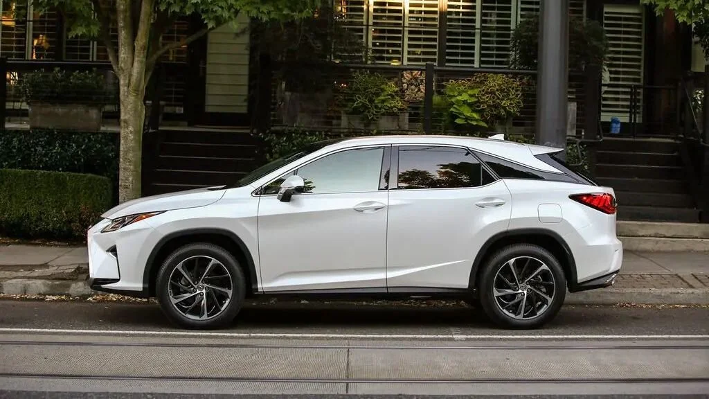 76 Lexus RX300.webp